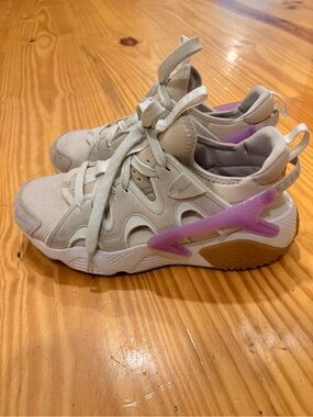Nike Beige Sneakers with Purple Heel Accent